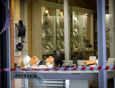 «Φοβερή» σκέψη Βαλλιανάτου για τον ληστή Ζακ: «Εγκλωβίστηκε στο τζάμι - Κινδυνεύει κανείς επειδή κρατάει μαχαίρι;»